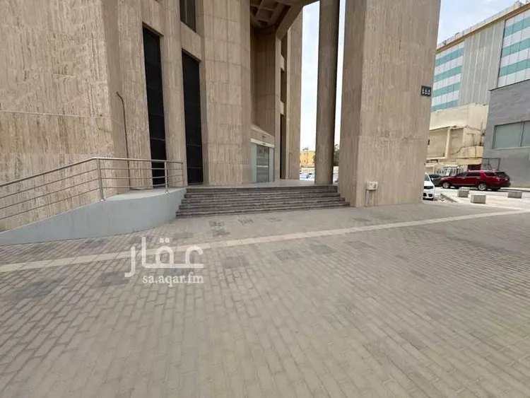 محل للإيجار في شارع صلاح الدين الايوبي, حي الضباط, مدينة الرياض, منطقة الرياض
