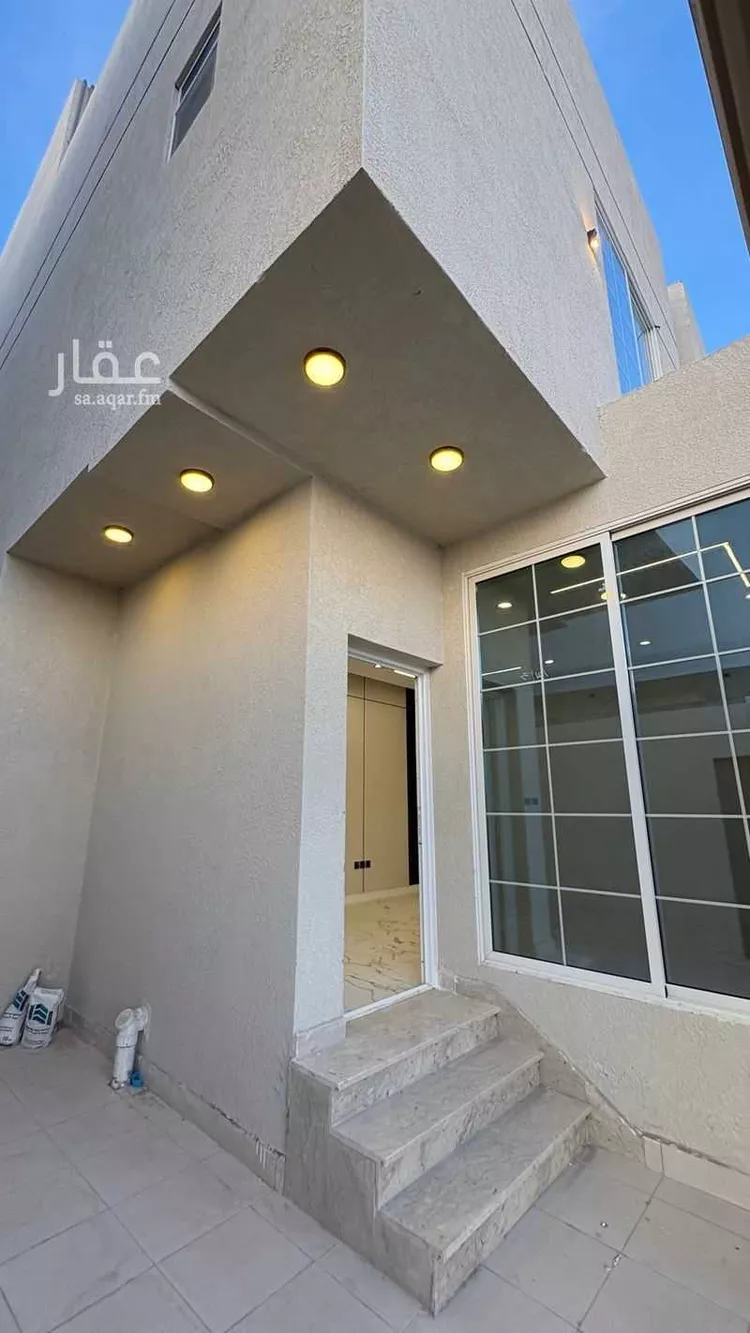 Villa for Sale in Al Hofuf Jonob Mansobi Al Taleem