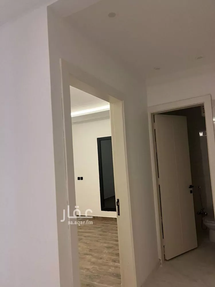 فيلا للبيع في شارع يوسف نعمة الله, حي عكاظ, مدينة الرياض, منطقة الرياض صورة 2