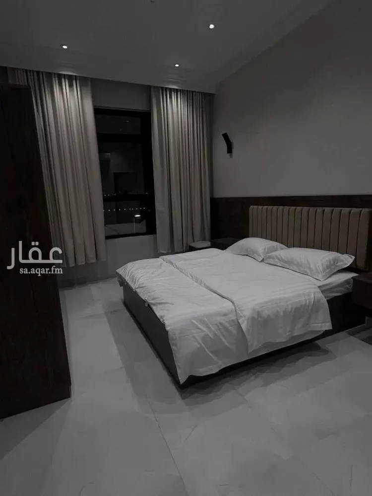 عمارة للإيجار في شارع  طريق الملك فيصل, حي المطار, مدينة عرعر, منطقة الحدود الشماليه