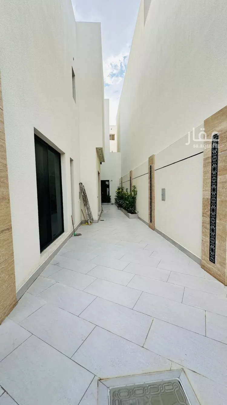 فيلا للبيع في شارع عبدالرحمن بن مرشد, حي المهدية, مدينة الرياض, منطقة الرياض 7