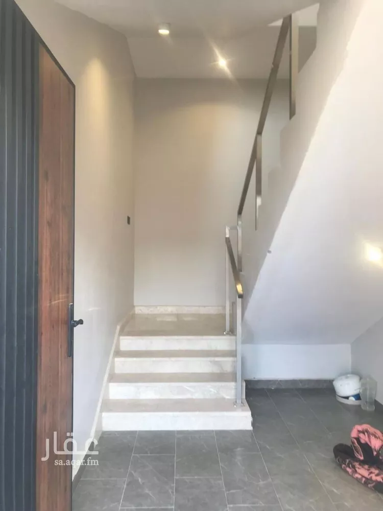 Floor for Sale in Riyadh King Faisal 19
