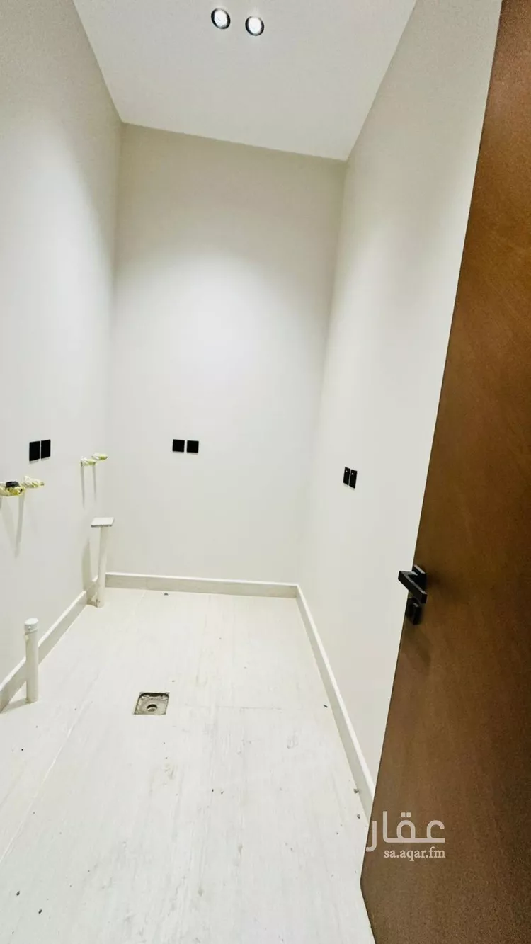 فيلا للبيع في شارع صالح بن الصباغ, حي المهدية, مدينة الرياض, منطقة الرياض صورة 3