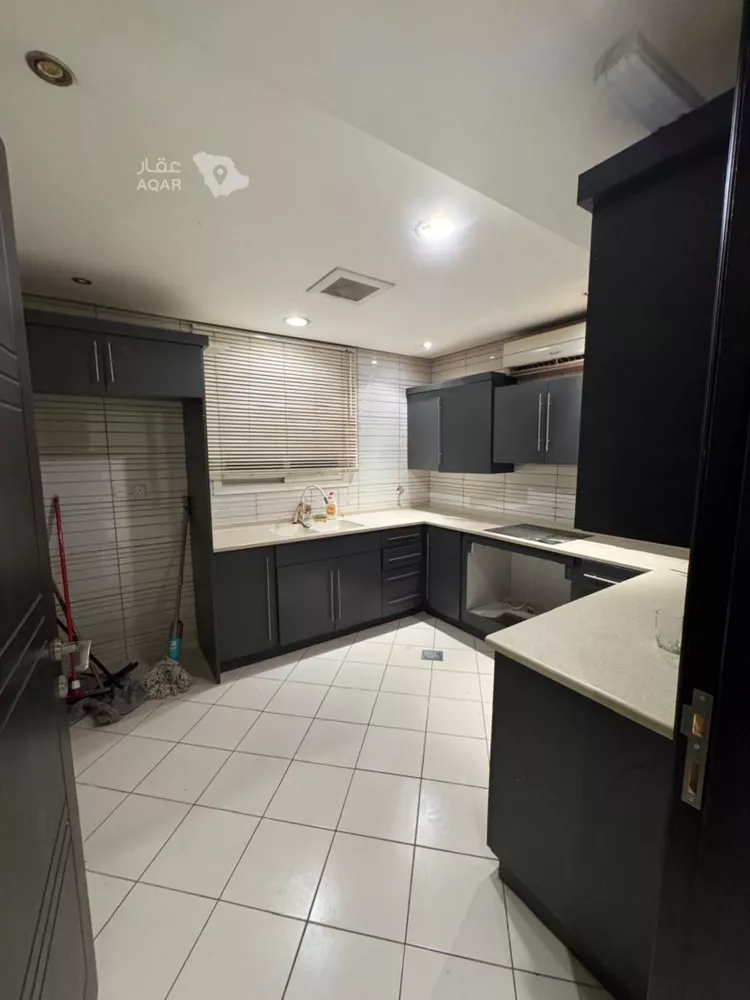 Floor for Rent in Riyadh Al Malqa 9
