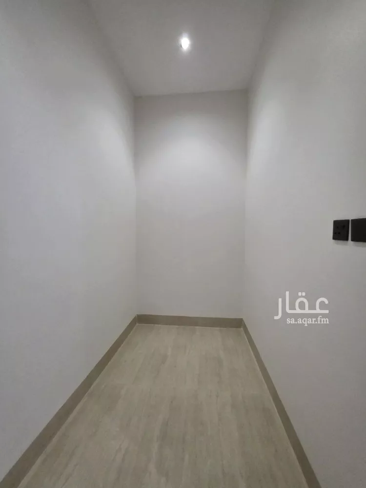 فيلا للبيع في شارع محمد بن مقرن, حي العريجاء الأوسط, مدينة الرياض, منطقة الرياض 16