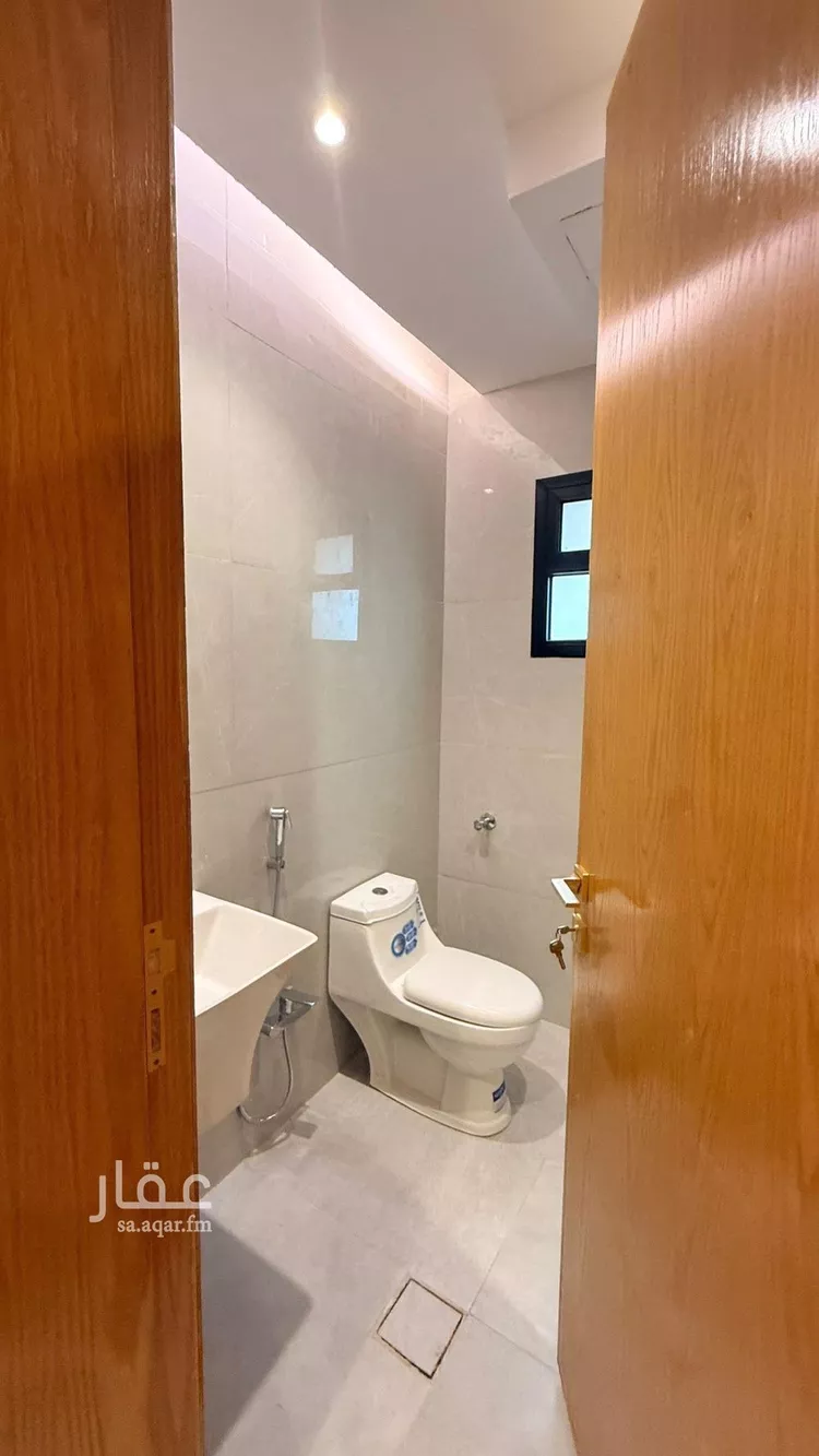Floor for Sale in Riyadh Okaz 11