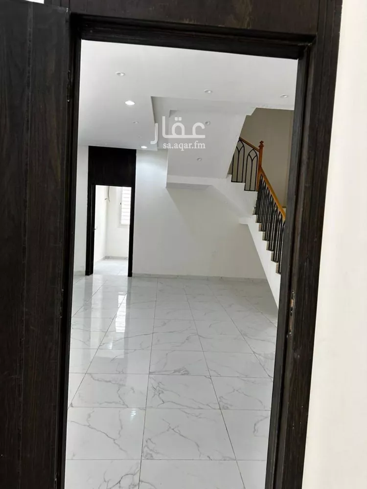 فيلا للإيجار في شارع أحمد بن السيد الرفاعي, حي عكاظ, مدينة الرياض, منطقة الرياض صورة 2