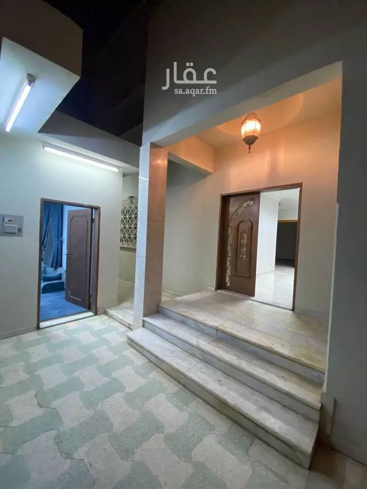 فيلا للبيع في شارع كركوك, حي العزيزية, مدينة الرياض, منطقة الرياض صورة 2