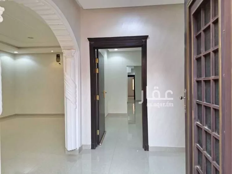 فيلا للبيع في شارع احمد الطيبي, حي بدر, مدينة الرياض, منطقة الرياض صورة 4