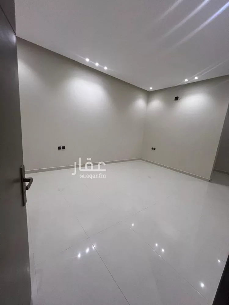 Floor for Sale in Riyadh Ash Sharq 11