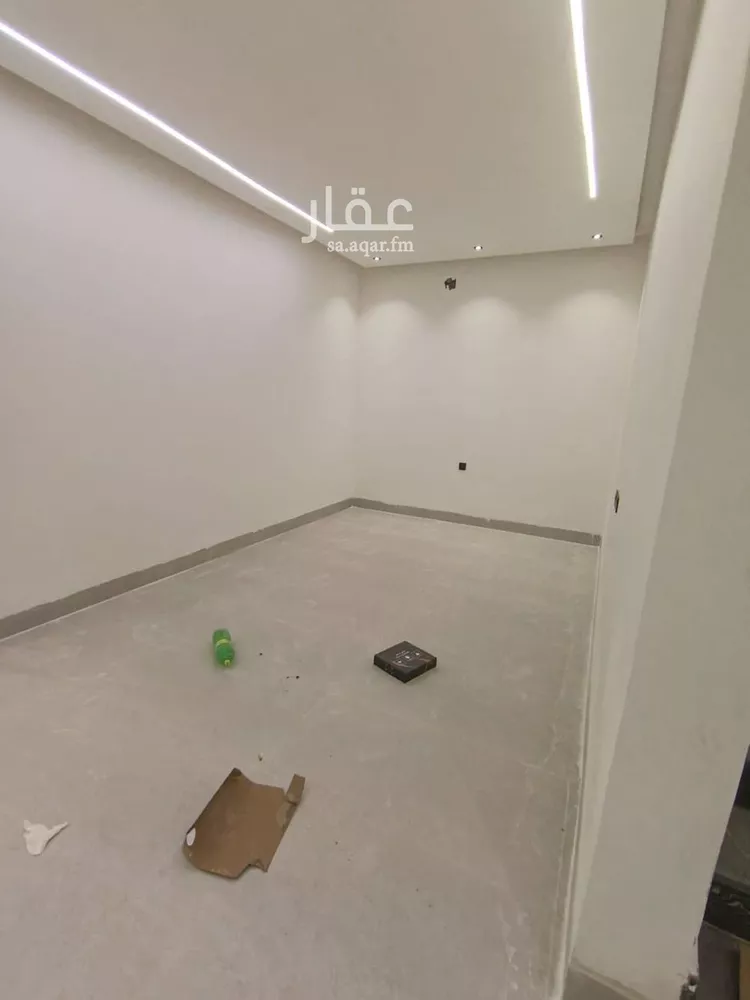 فيلا للبيع في شارع يحيى بن أكثم, حي عكاظ, مدينة الرياض, منطقة الرياض صورة 3