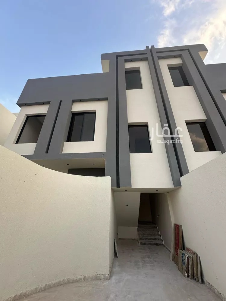 دور للبيع في شارع الفاخرة, حي عكاظ, مدينة الرياض, منطقة الرياض