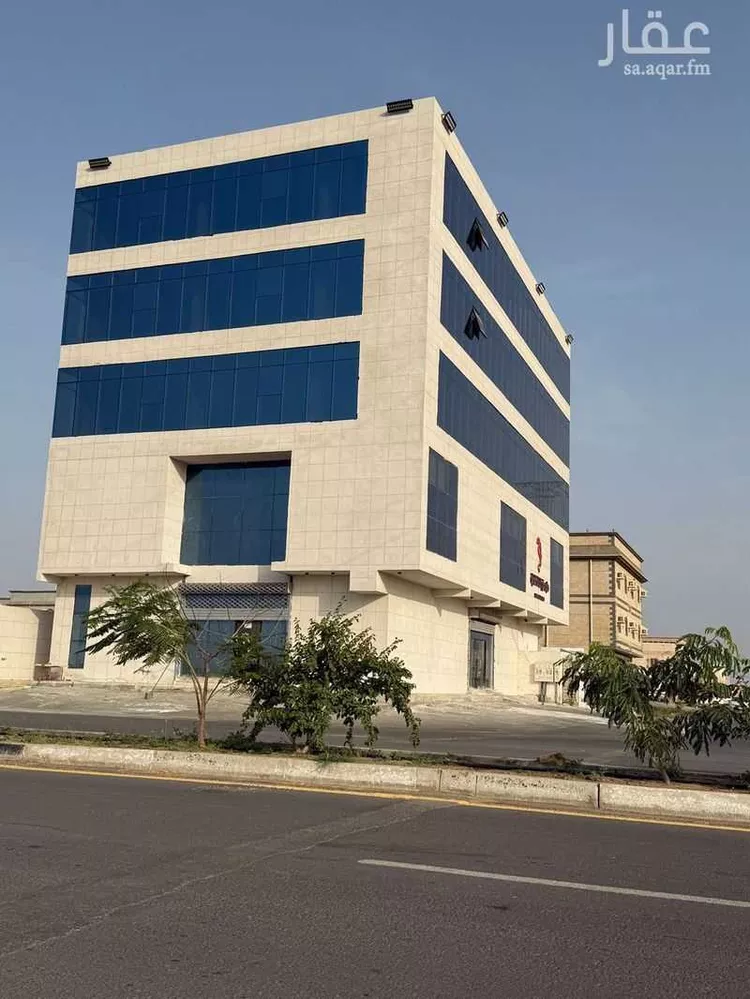 عمارة للبيع في شارع عبدالله بن عمر, حي النزهة, مدينة صامطة, منطقة جازان صورة 2