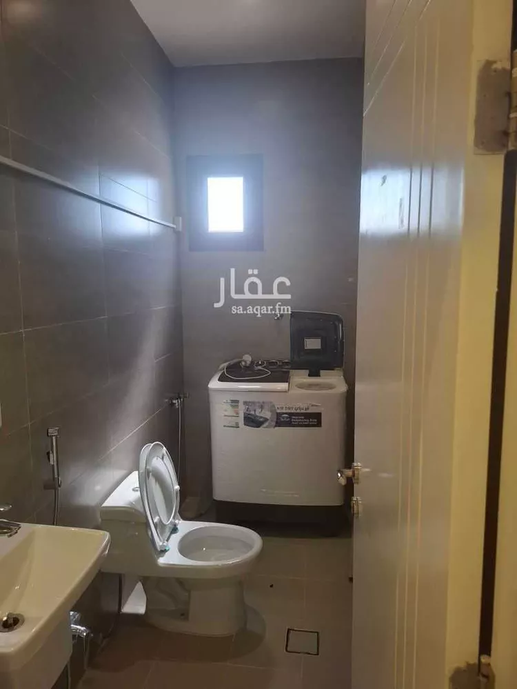 Floor for Rent in Riyadh Al Qirawan 10