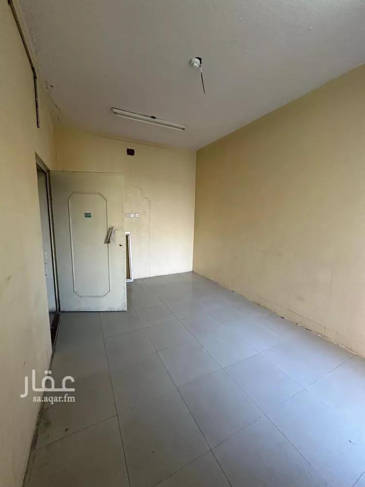 محل للإيجار في شارع طريق الملك خالد بن عبدالعزيز, حي الفهد, مدينة سراة عبيدة, منطقة عسير صورة 2