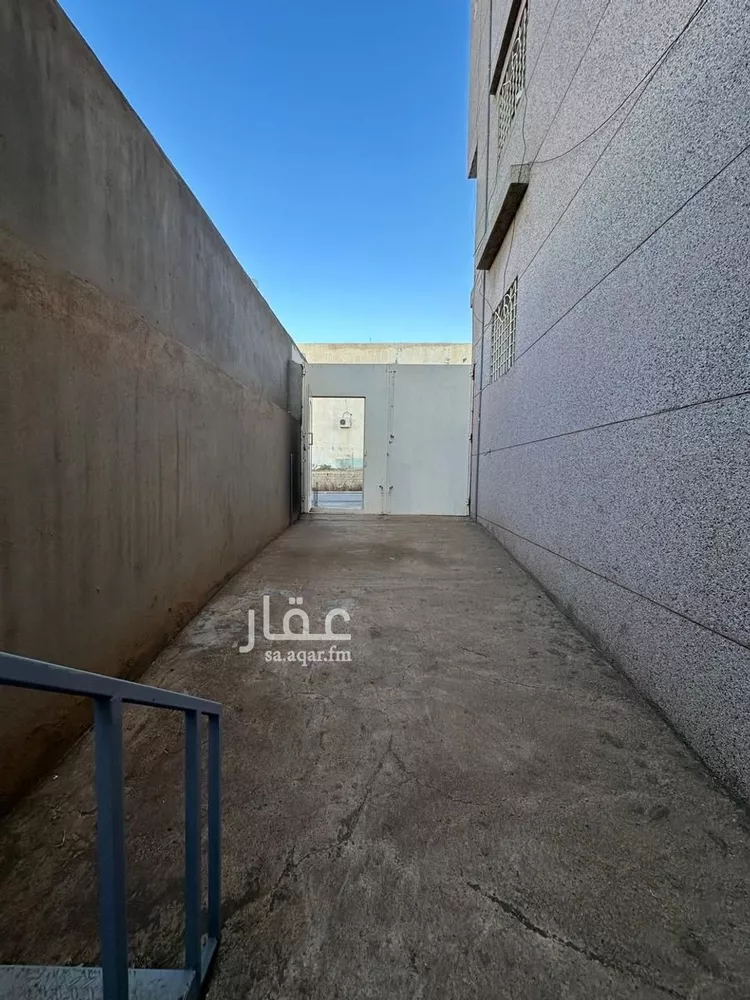 محل للإيجار في شارع طريق الملك خالد بن عبدالعزيز, حي الفهد, مدينة سراة عبيدة, منطقة عسير