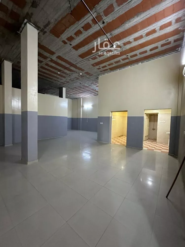 محل للإيجار في شارع طريق الملك خالد بن عبدالعزيز, حي الفهد, مدينة سراة عبيدة, منطقة عسير صورة 3
