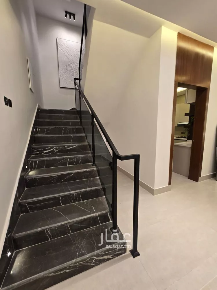 فيلا للبيع في شارع حامد القاري, حي عكاظ, مدينة الرياض, منطقة الرياض صورة 2