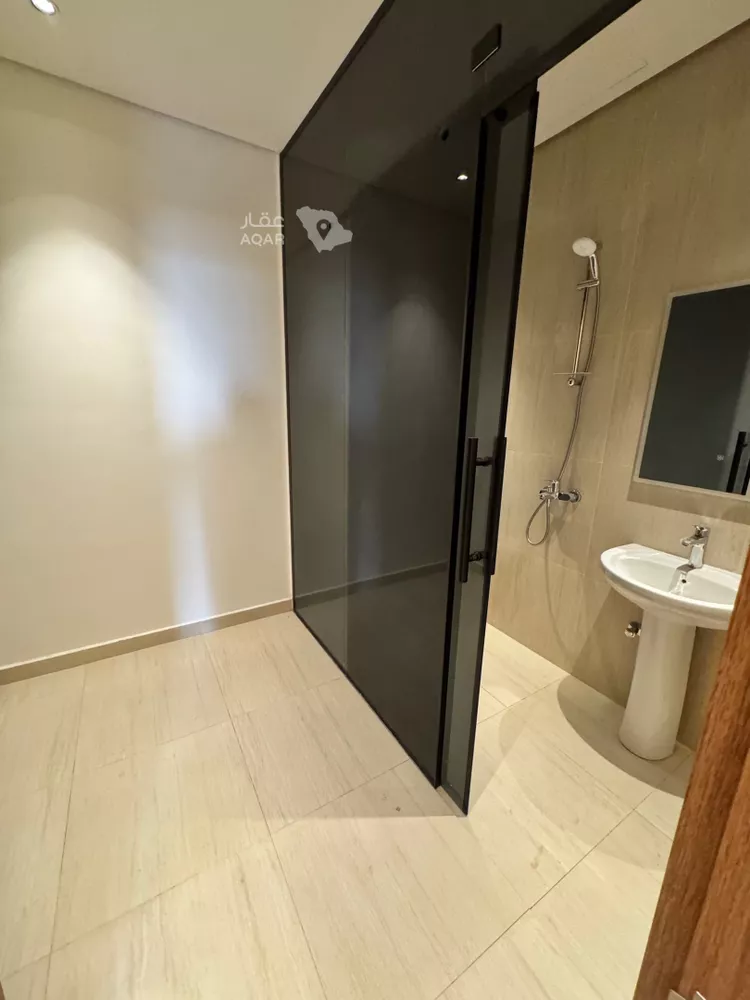 Floor for Rent in Riyadh Ar Rabie 8