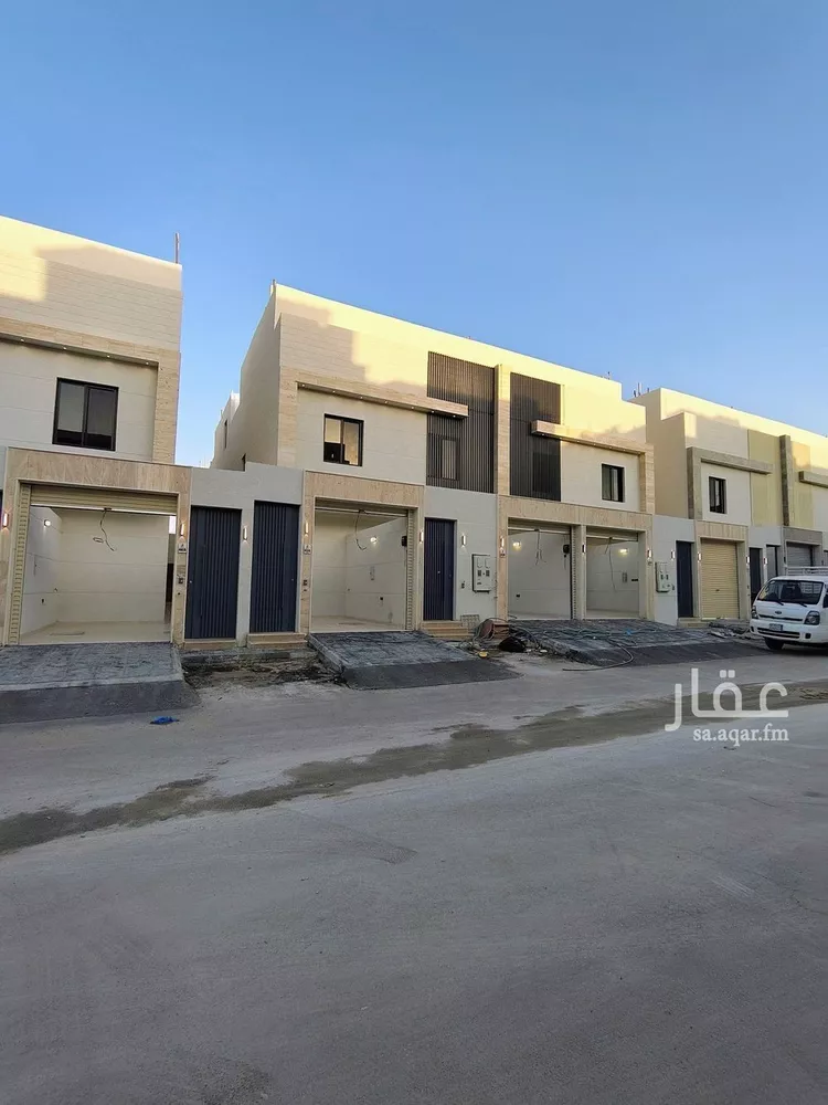 فيلا للبيع في شارع سراج الدين العسقلاني, حي عكاظ, مدينة الرياض, منطقة الرياض صورة 3