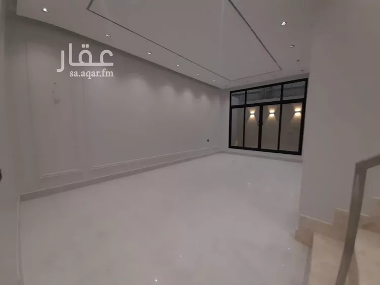 فيلا للبيع في شارع صالح السلطان, حي العريجاء الغربي, مدينة الرياض, منطقة الرياض صورة 2