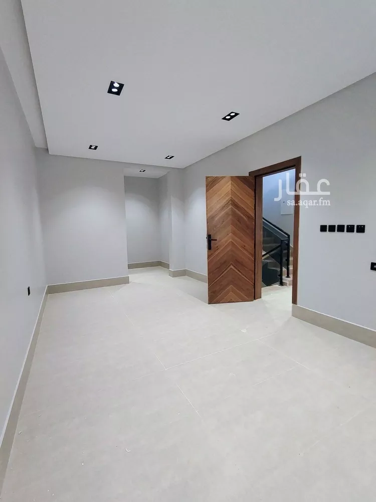 فيلا للبيع في شارع سراج الدين العسقلاني, حي عكاظ, مدينة الرياض, منطقة الرياض صورة 5