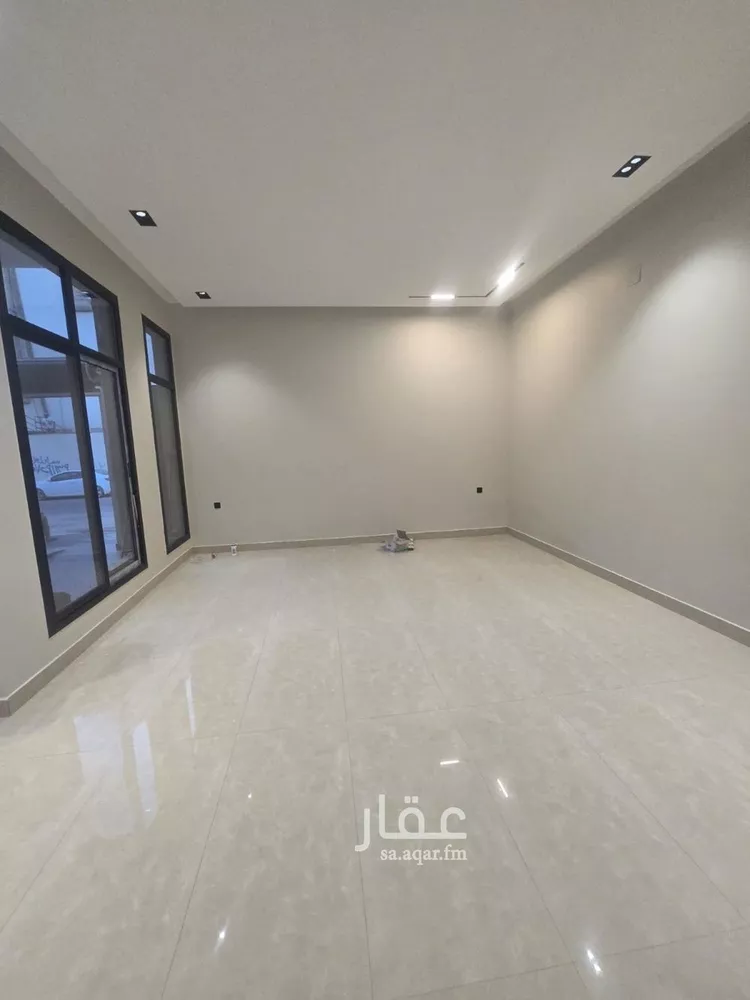 فيلا للبيع في شارع نويعمه, حي اليرموك, مدينة الرياض, منطقة الرياض صورة 3