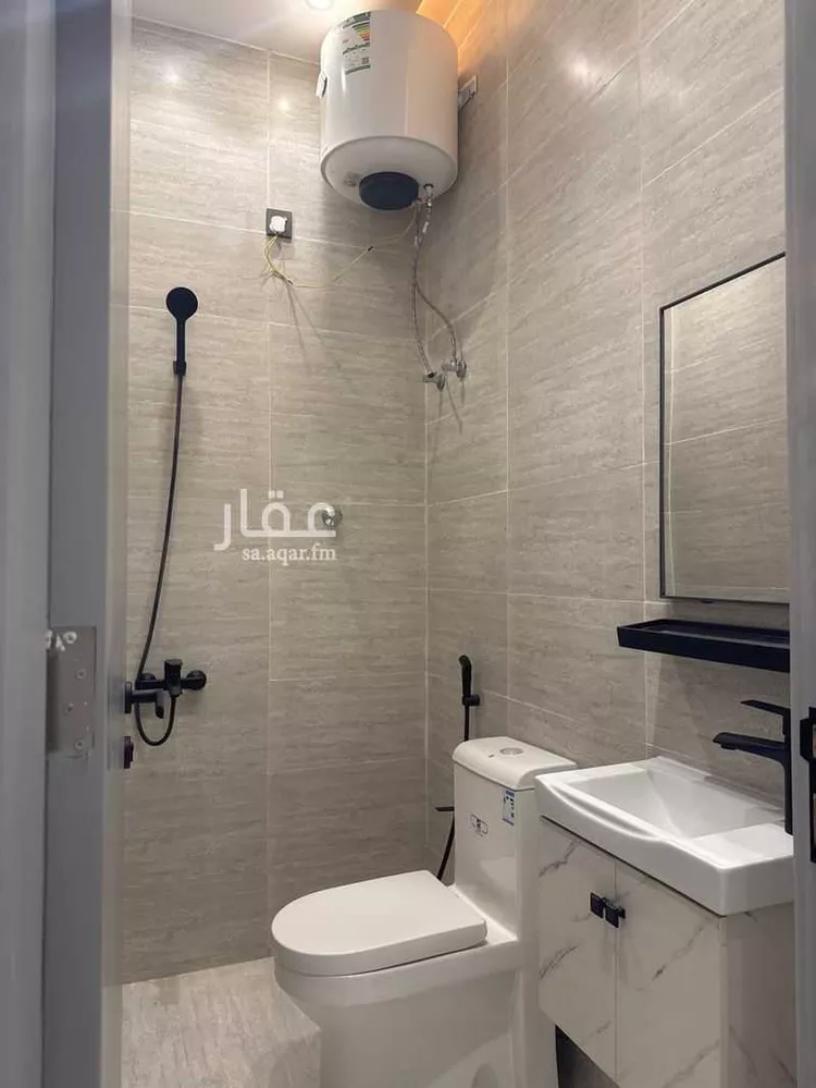 دور للبيع في شارع شاهين, حي العزيزية, مدينة الرياض, منطقة الرياض 10
