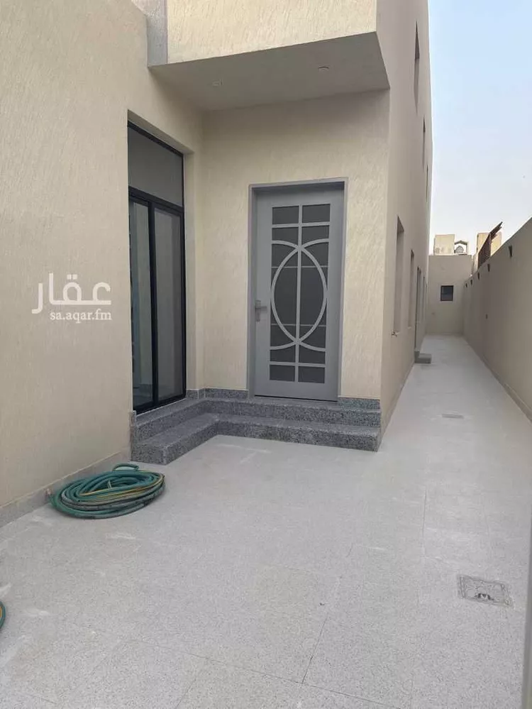 دور للبيع في شارع شاهين, حي العزيزية, مدينة الرياض, منطقة الرياض صورة 2