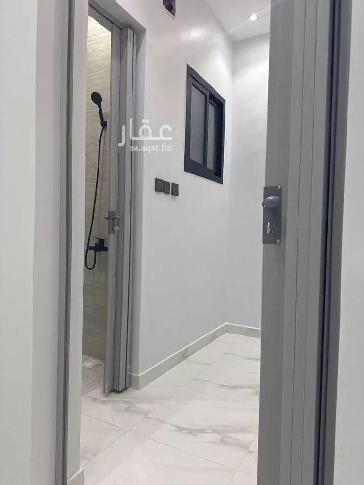 دور للبيع في شارع شاهين, حي العزيزية, مدينة الرياض, منطقة الرياض 9