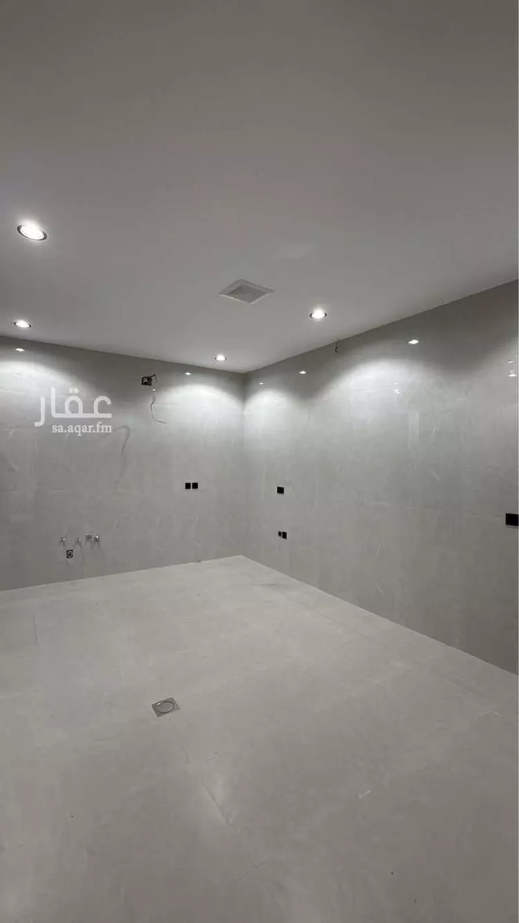 فيلا للبيع في شارع ابو نصر السلمي, حي الحزم, مدينة القطيف, المنطقة الشرقية صورة 2