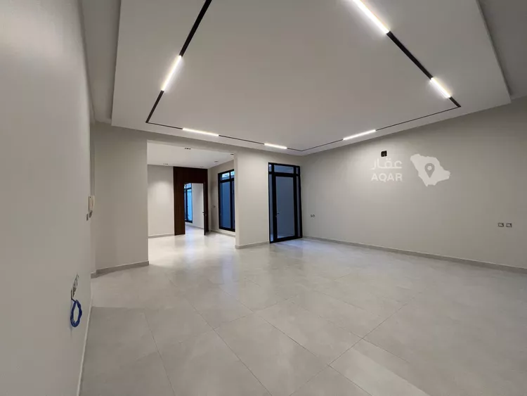 Floor for Sale in Riyadh Al Khaleej 7
