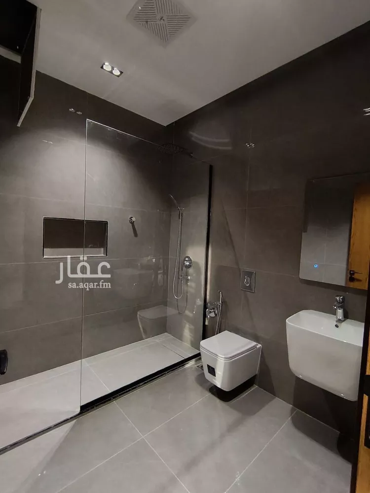 فيلا للبيع في شارع خالد الوقار, حي الملك فيصل, مدينة الرياض, منطقة الرياض صورة 3