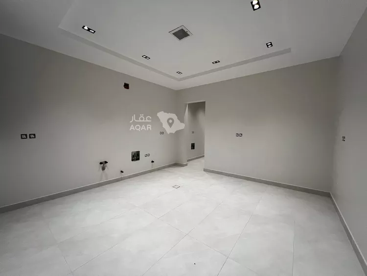 Floor for Sale in Riyadh Al Khaleej 8