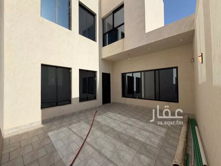 فيلا للبيع في شارع محمد بن أحمد الفاسي, حي المهدية, مدينة الرياض, منطقة الرياض صورة 3