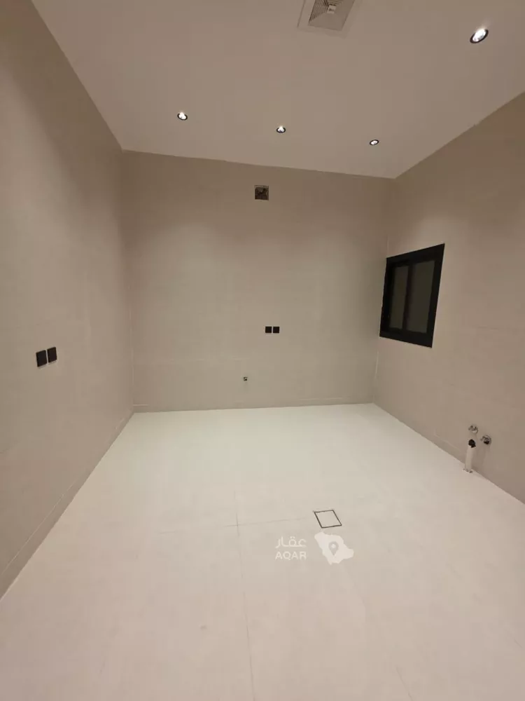 Floor for Sale in Riyadh Okaz 6