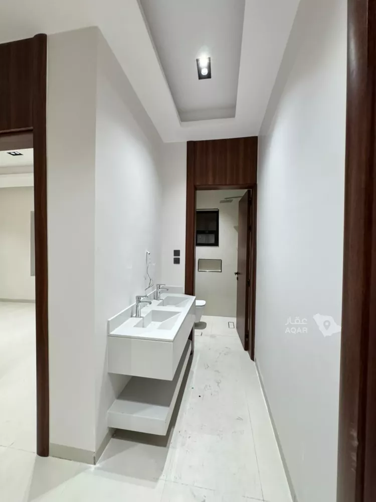 Floor for Sale in Riyadh Al Uraija Al Gharbiyah صورة 2
