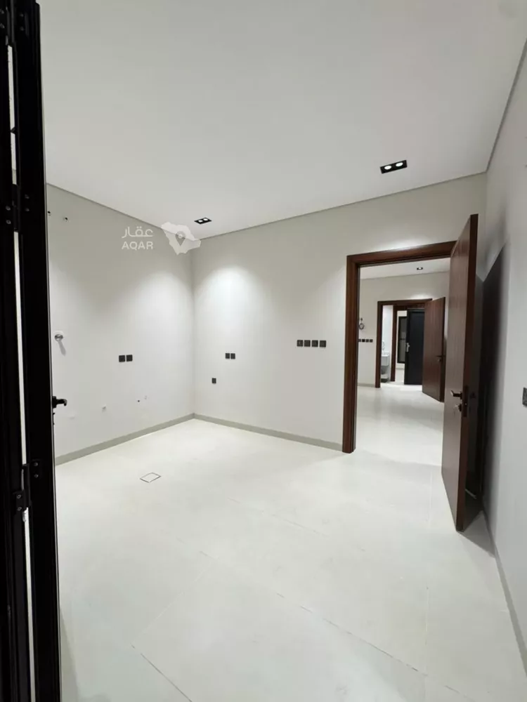 Floor for Sale in Riyadh Al Uraija Al Gharbiyah صورة 2