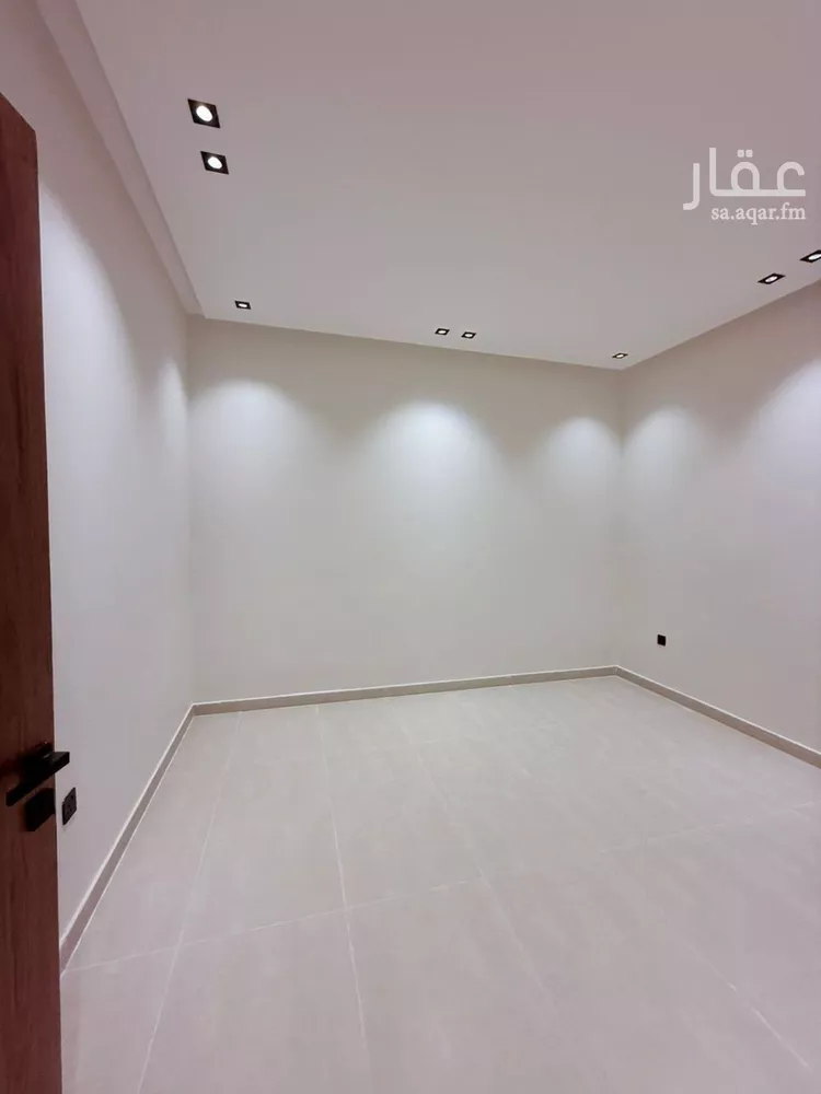 دور للبيع في شارع أبان بن صالح, حي عكاظ, مدينة الرياض, منطقة الرياض صورة 4