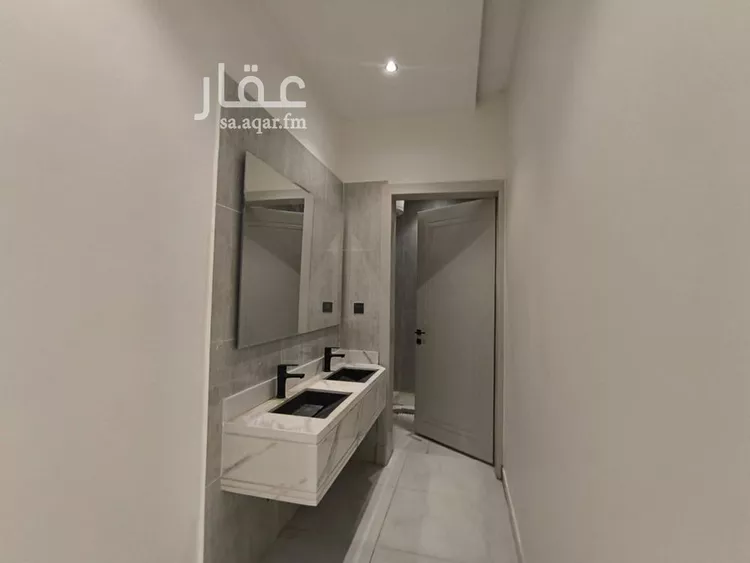 دور للبيع في شارع محمد بن صاف, حي عكاظ, مدينة الرياض, منطقة الرياض صورة 5