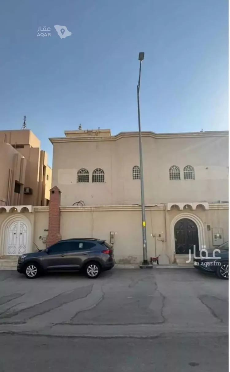 فيلا للبيع في شارع انيسة بنت الحارث, حي بدر, مدينة الرياض, منطقة الرياض