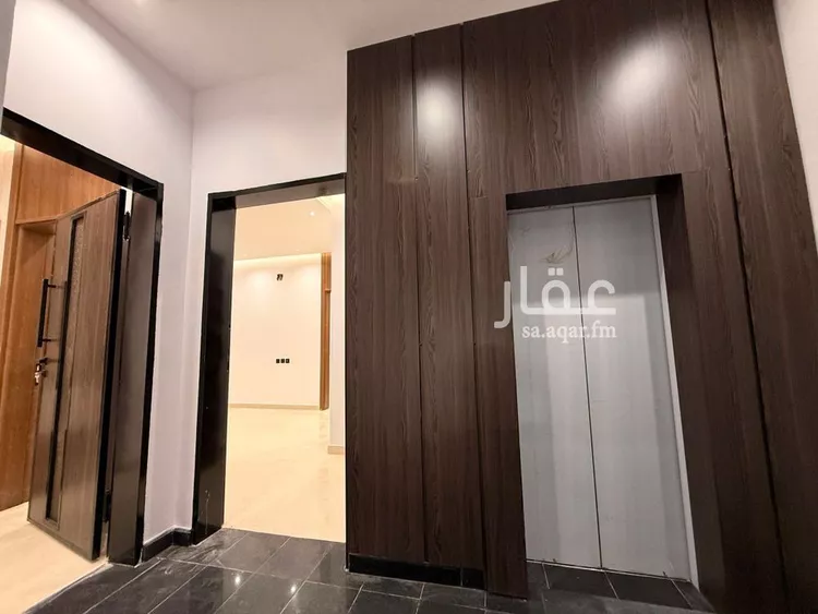 شقة للبيع في شارع أحمد بن محمد العيالي, حي عكاظ, مدينة الرياض, منطقة الرياض 18
