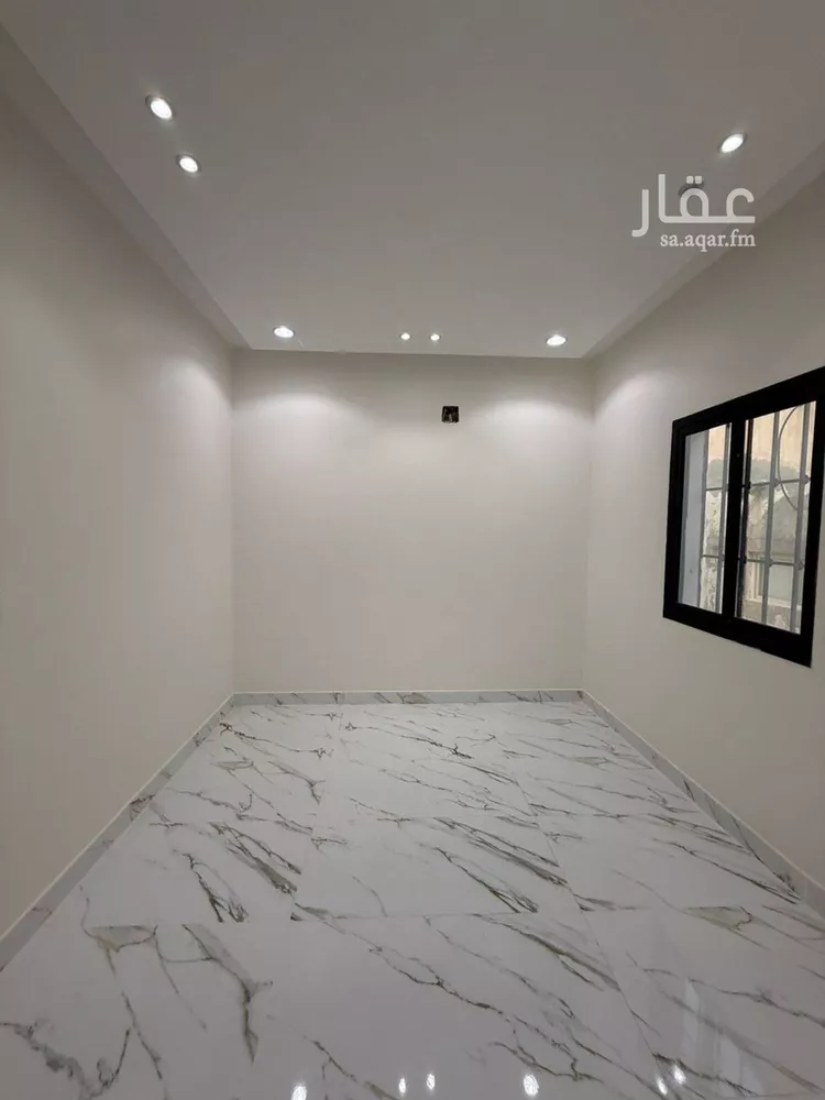 فيلا للبيع في شارع صفوان, حي العريجاء الغربي, مدينة الرياض, منطقة الرياض صورة 3