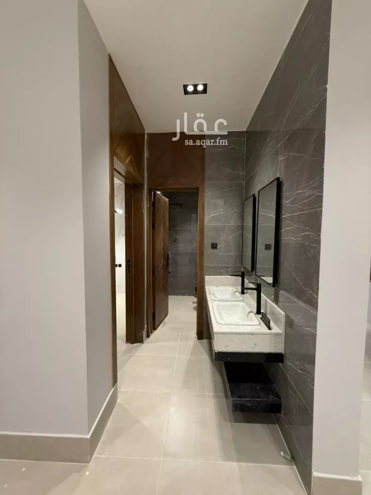 دور للبيع في شارع حسين الأبريقي, حي عكاظ, مدينة الرياض, منطقة الرياض صورة 2