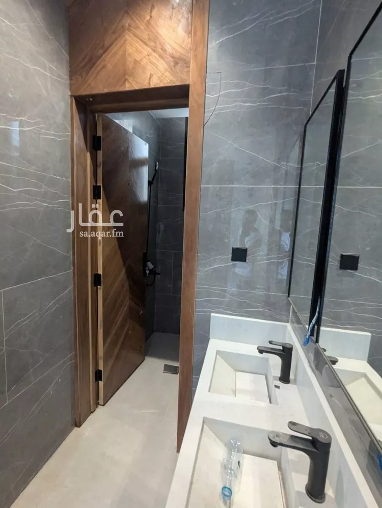 فيلا للبيع في شارع طاهر النويري, حي عكاظ, مدينة الرياض, منطقة الرياض صورة 5