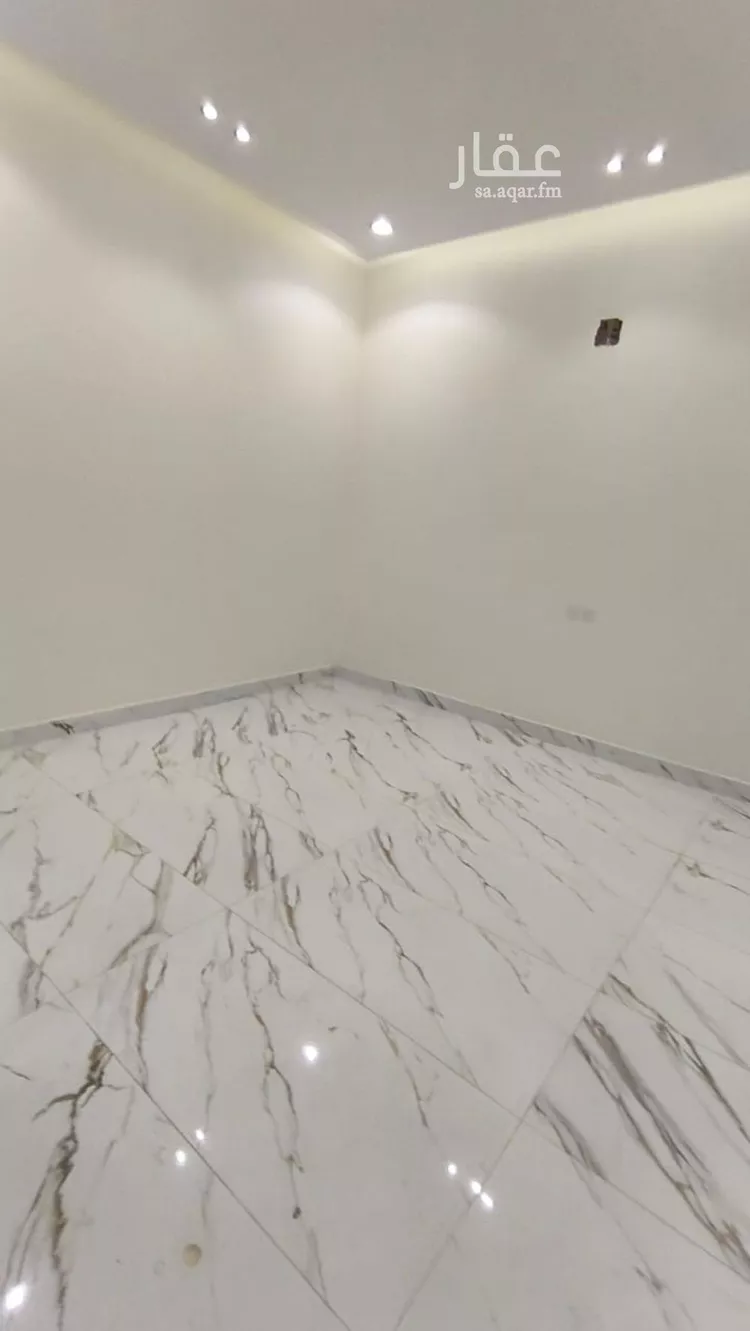 فيلا للبيع في شارع صالح الخزرجي, حي العريجاء, مدينة الرياض, منطقة الرياض صورة 4