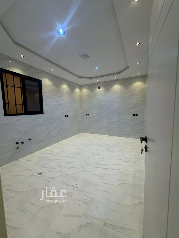 فيلا للبيع في شارع صالح الخزرجي, حي العريجاء, مدينة الرياض, منطقة الرياض صورة 2