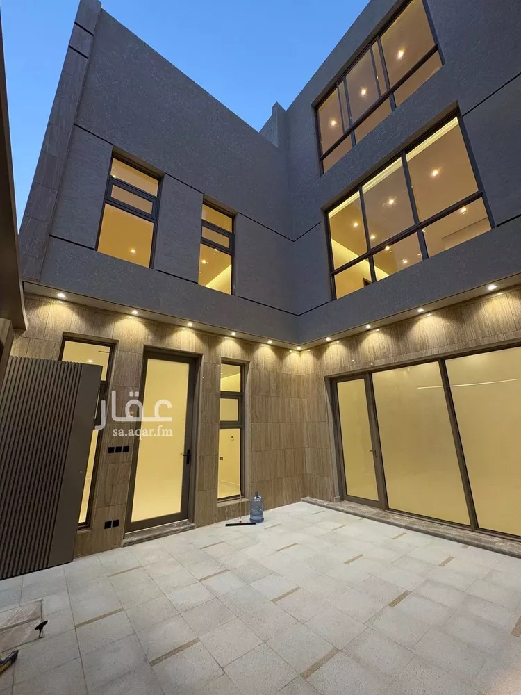 فيلا للبيع في شارع عبداللطيف بن المبارك, حي المهدية, مدينة الرياض, منطقة الرياض صورة 2