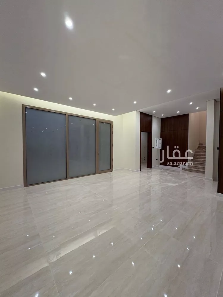 فيلا للبيع في شارع عبداللطيف بن المبارك, حي المهدية, مدينة الرياض, منطقة الرياض صورة 3