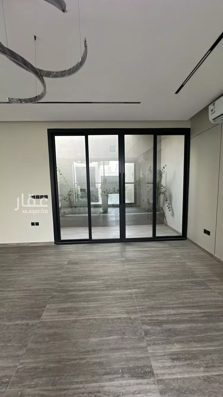 فيلا للبيع في شارع سعد الله بن مجالد, حي المهدية, مدينة الرياض, منطقة الرياض صورة 2